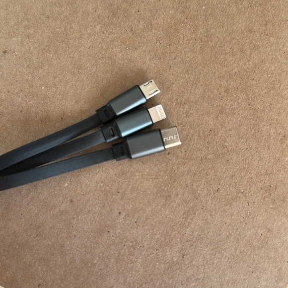 [Travel accessories] 3 in 1 charging cable- NEW - Picture 2 of 6